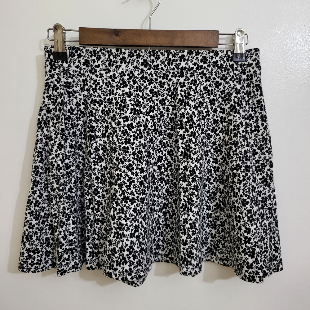 Aeropostale Women's Skirt Floral - Black and White